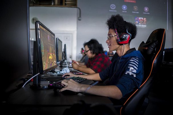 "srcset =" esports'a girmek https://info.jkcp.com/hs-fs/hubfs/nsg-egamers-profile2.jpg?width=303&height=202&name=nsg-egamers-profile2.jpg 303w, https: // info.jkcp.com/hs-fs/hubfs/nsg-egamers-profile2.jpg?width=605&height=403&name=nsg-egamers-profile2.jpg 605w, https://info.jkcp.com/hs-fs/hubfs /nsg-egamers-profile2.jpg?width=908&height=605&name=nsg-egamers-profile2.jpg 908w, https://info.jkcp.com/hs-fs/hubfs/nsg-egamers-profile2.jpg?wid? 1210 ve yükseklik = 806 ve ad = nsg-egamers-profile2.jpg 1210w, https://info.jkcp.com/hs-fs/hubfs/nsg-egamers-profile2.jpg?width=1513&height=1008&name=nsg-egamers-profile=1513&height=1008&name=nsg-egamers-profile=prof2) 1513w, https://info.jkcp.com/hs-fs/hubfs/nsg-egamers-profile2.jpg?width=1815&height=1209&name=nsg-egamers-profile2.jpg 1815w "boyutlar =" (maksimum genişlik: 605px ) 100vw, 605px