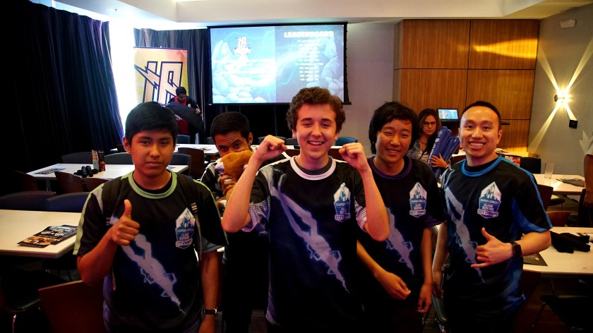 Blaze Elmore, orta, diğer oyuncularla