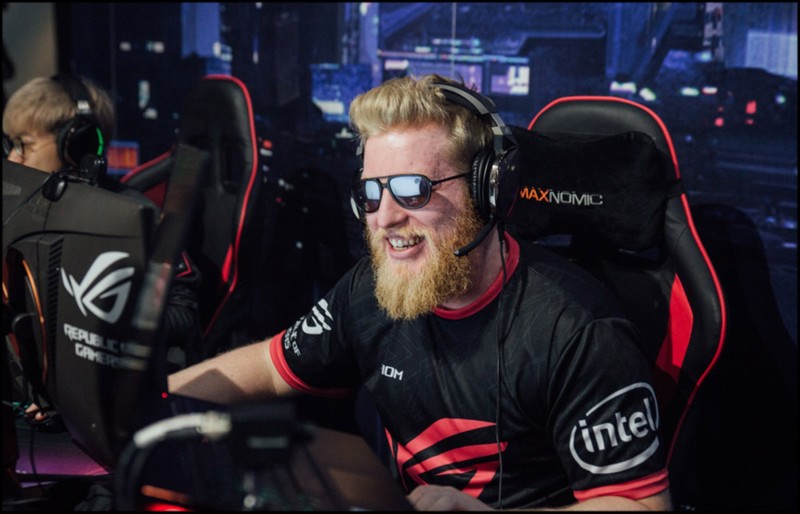 Fl0m ve Efsane, ESL One Rio'nun Kapalı Küçük Elemeleri'ne