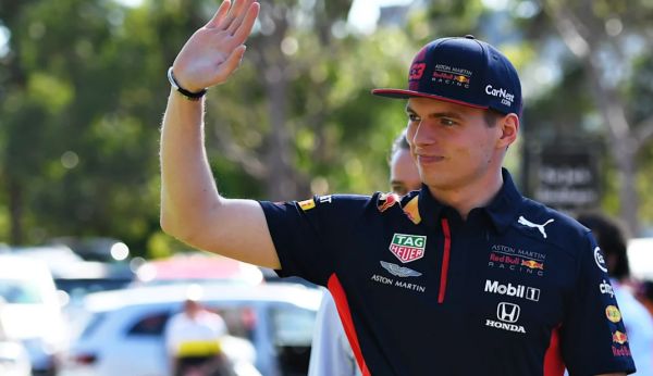 Max Verstappen, Supercars eSeries ilk kez üç kez podyumda